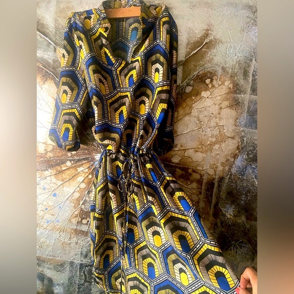 Beautiful Printed Shirt Dress. Size medium. Brand Avirate - Picture 5 of 5